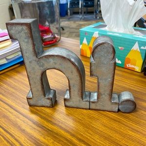 Farmhouse “hi” decor